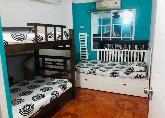 Hostal Isabella Santa Marta 